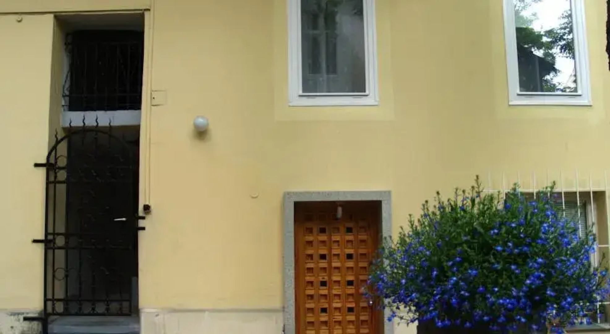 Romantic Garden Art Studio near Andrassy Avenue