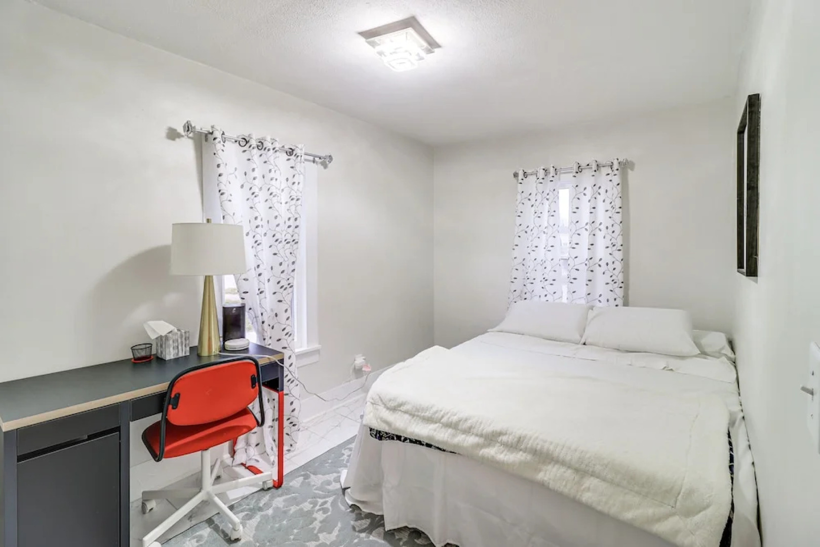 Michigan Retreat w/ Screened-in Porch, Near Lakes!