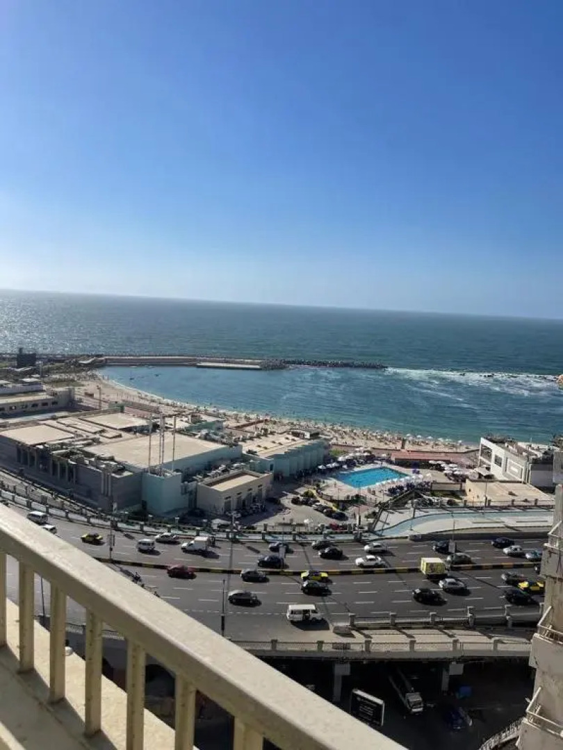 City squer apartment sea view