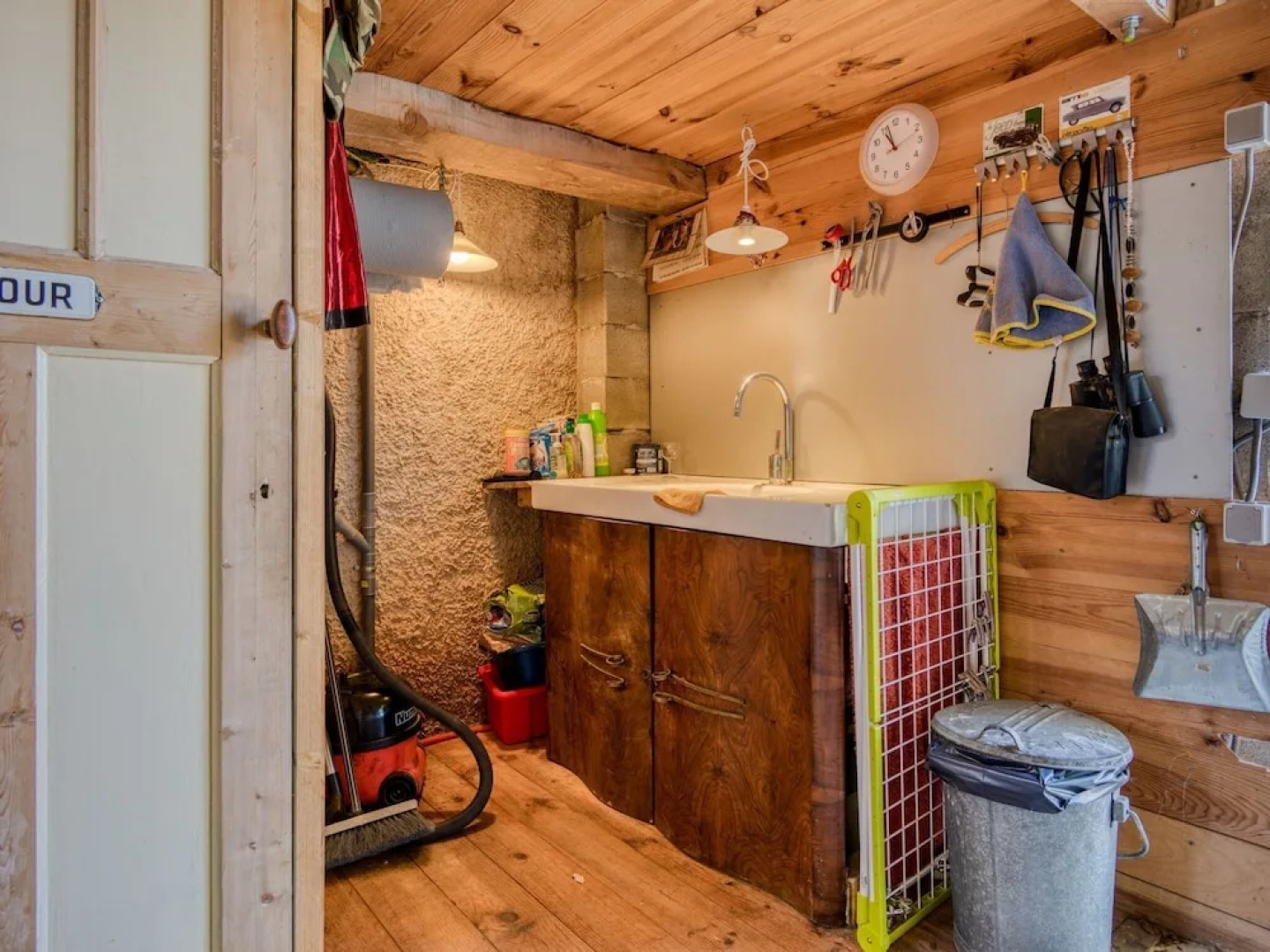 Beautiful Pet-friendly Villa in Régusse With Swimming Pool"