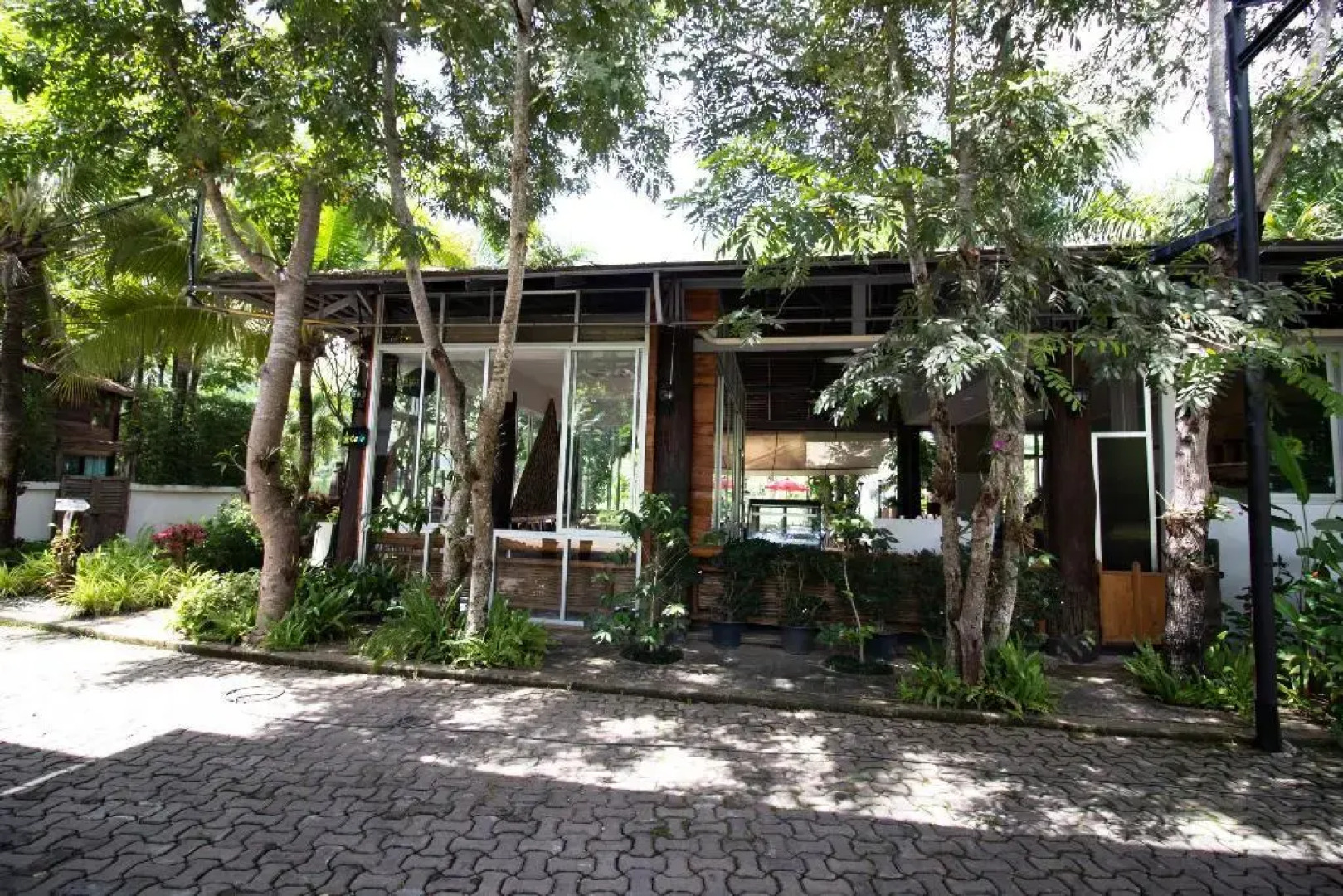 Royal Train Garden Resort By Zuzu