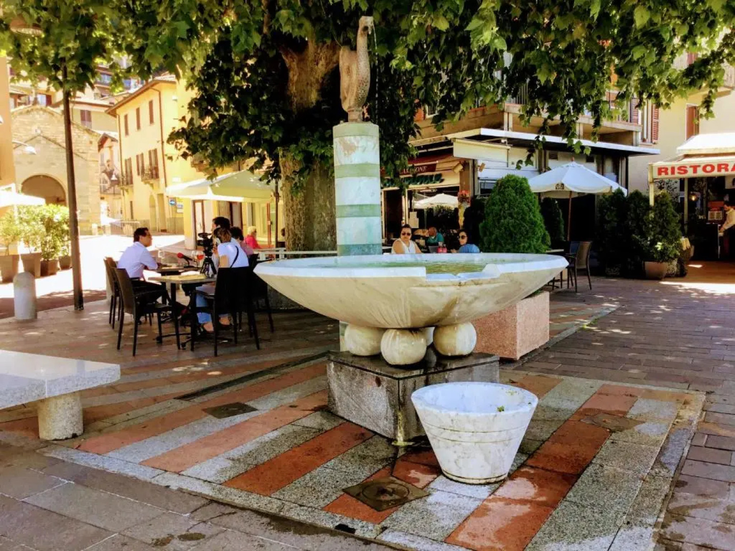 Central lakefront apartment