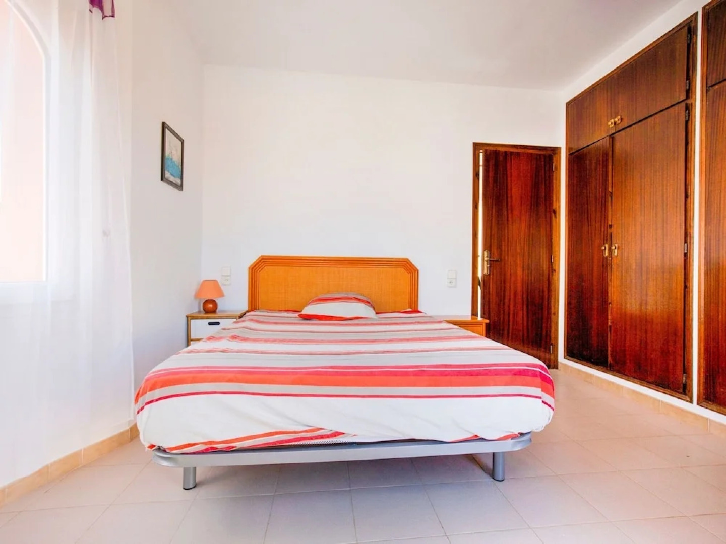 House for 4 With Private Swimming Pool, Near the Beach