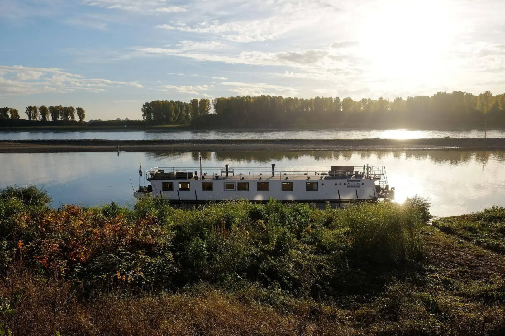 RheinRiver Guesthouse - Direkt am Rhein