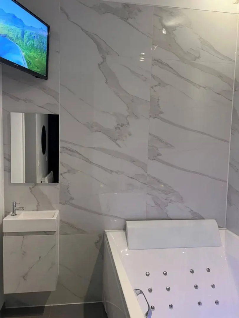 Suite With Private Jacuzzi