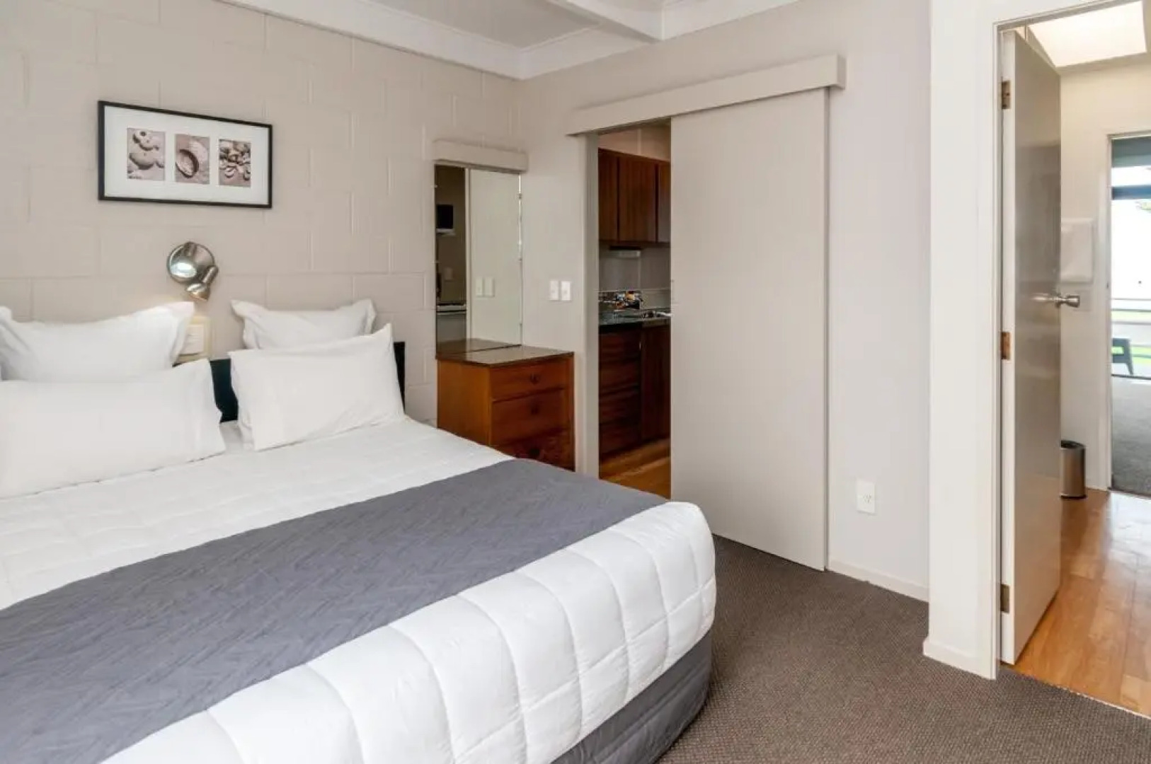 Whispering Sands Motel