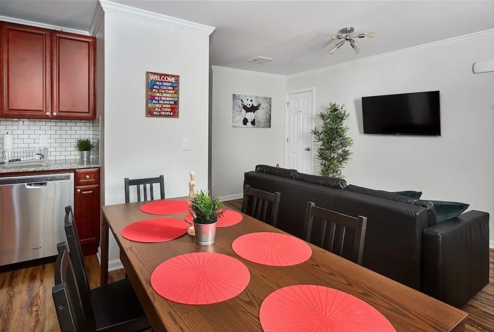 TWO Modern 3BR Apartment PERFECT for GROUPS