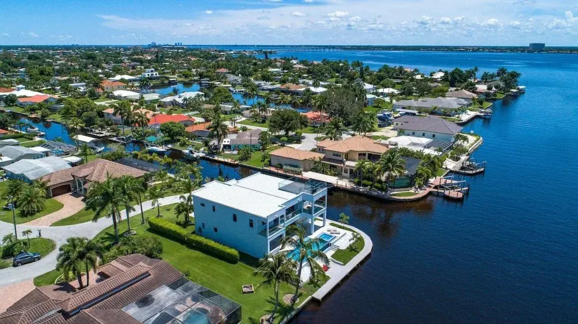 Villa Cosmopolitan by Vacationhit