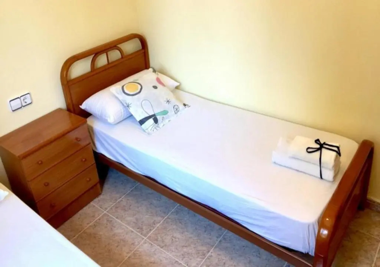 CALIFORNIA HOUSE IN CANYELLES by hlclub HUTB-15940