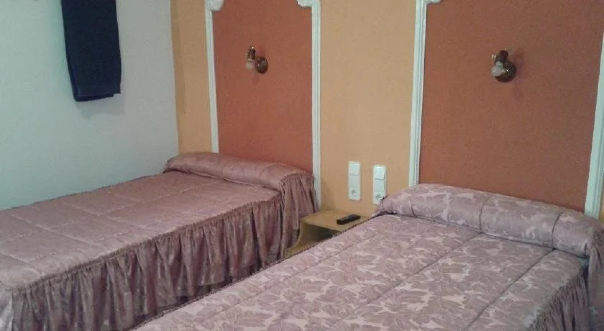 Hostal Porta de Ferro