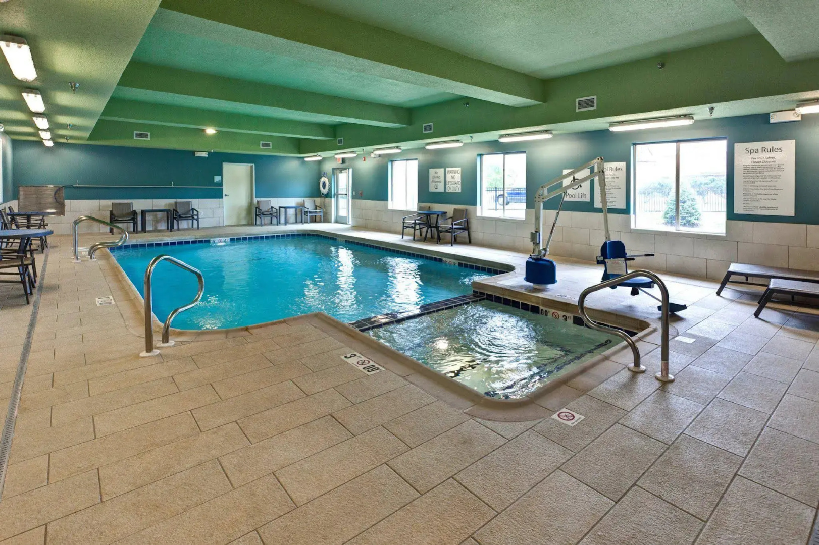 Holiday Inn Express & Suites Great Bend by IHG
