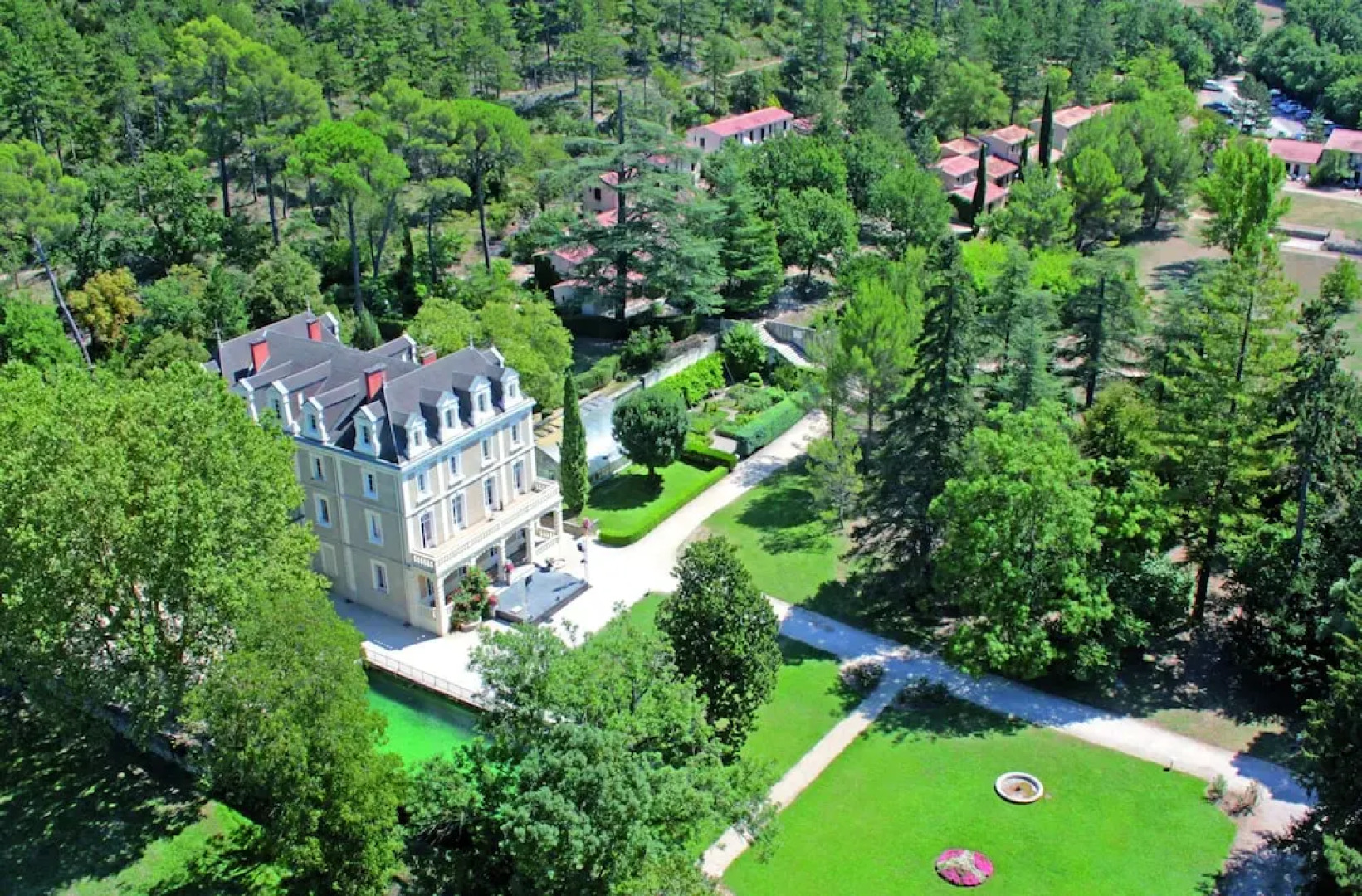 Well-kept Apartment in the Lubéron Near a spa Resort