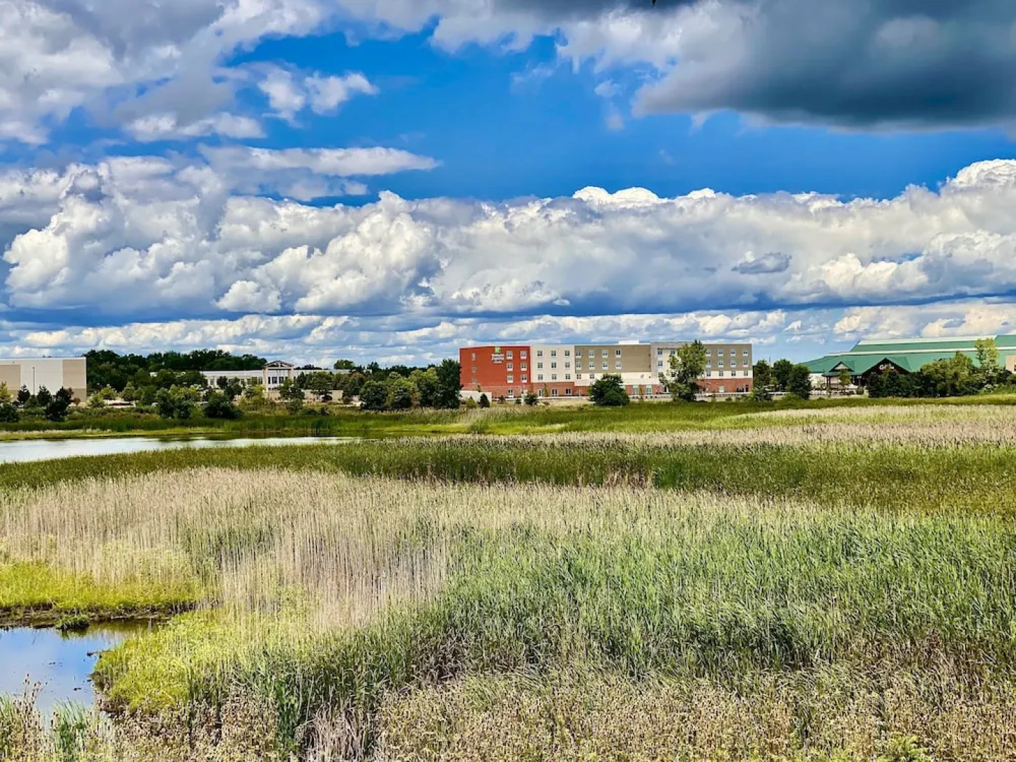 Holiday Inn Express & Suites Chicago - Hoffman Estates