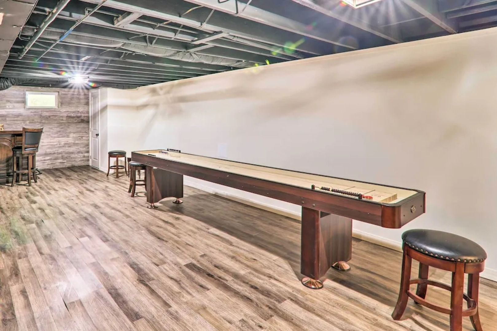 Sunroom, Fire Pit + Sauna: Lake Locust Village Gem