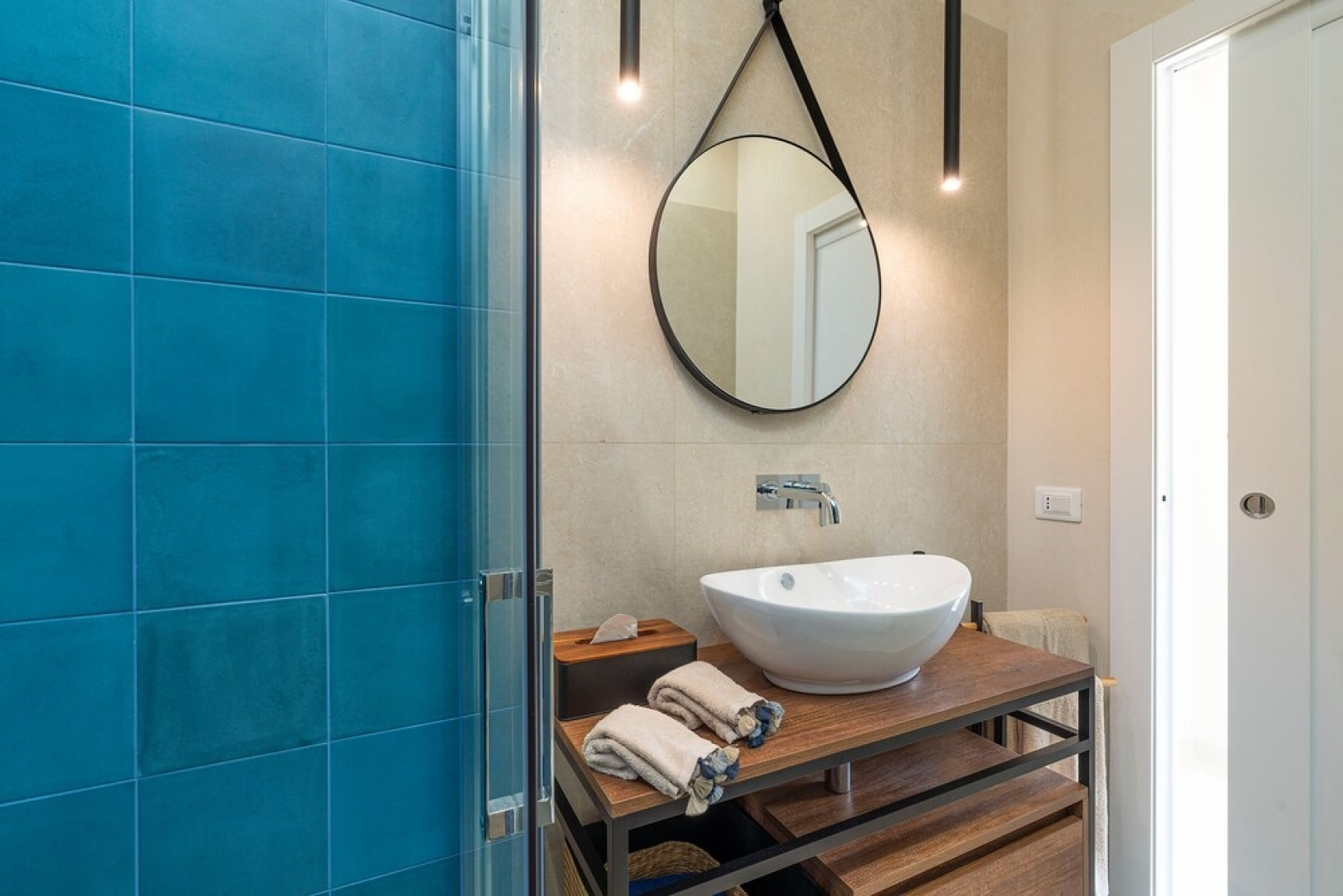 Modern Villa With Infinity Pool - By Beahost Rentals