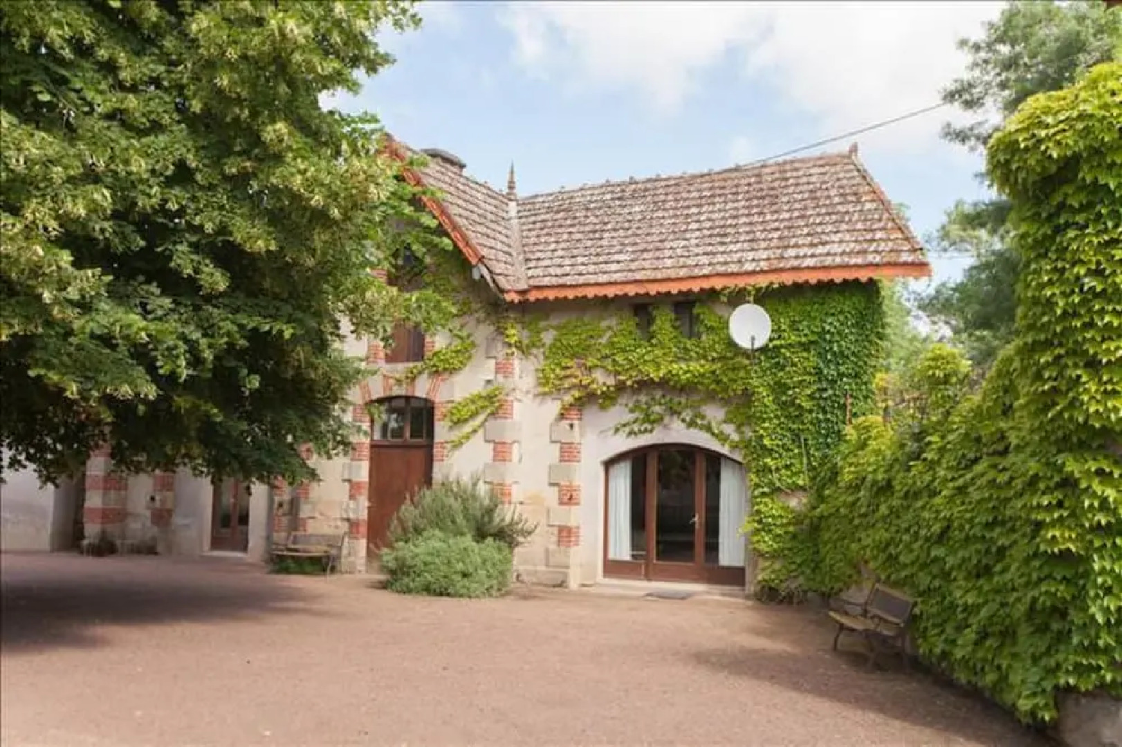 Charming Rustic Coach House