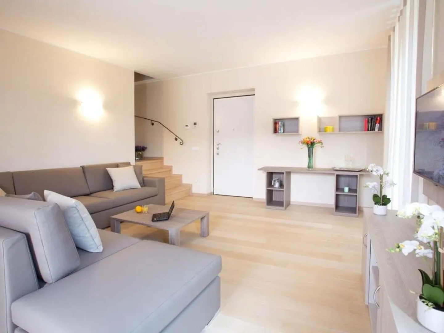 Sala Comacina Apartment No 1 (Sleeps 10)