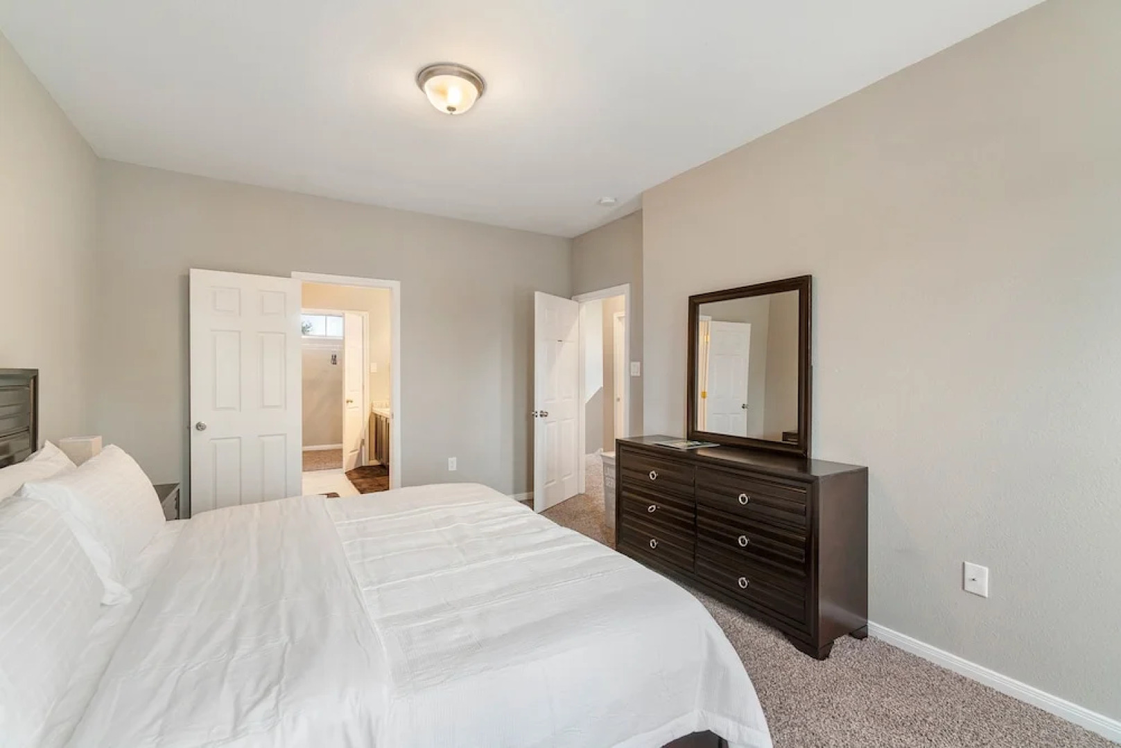 Experience a First Class Stay - 2 BDRM