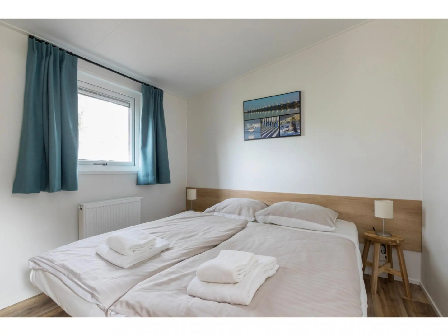 Chalet in Vrouwenpolder Near Banjaard Beach