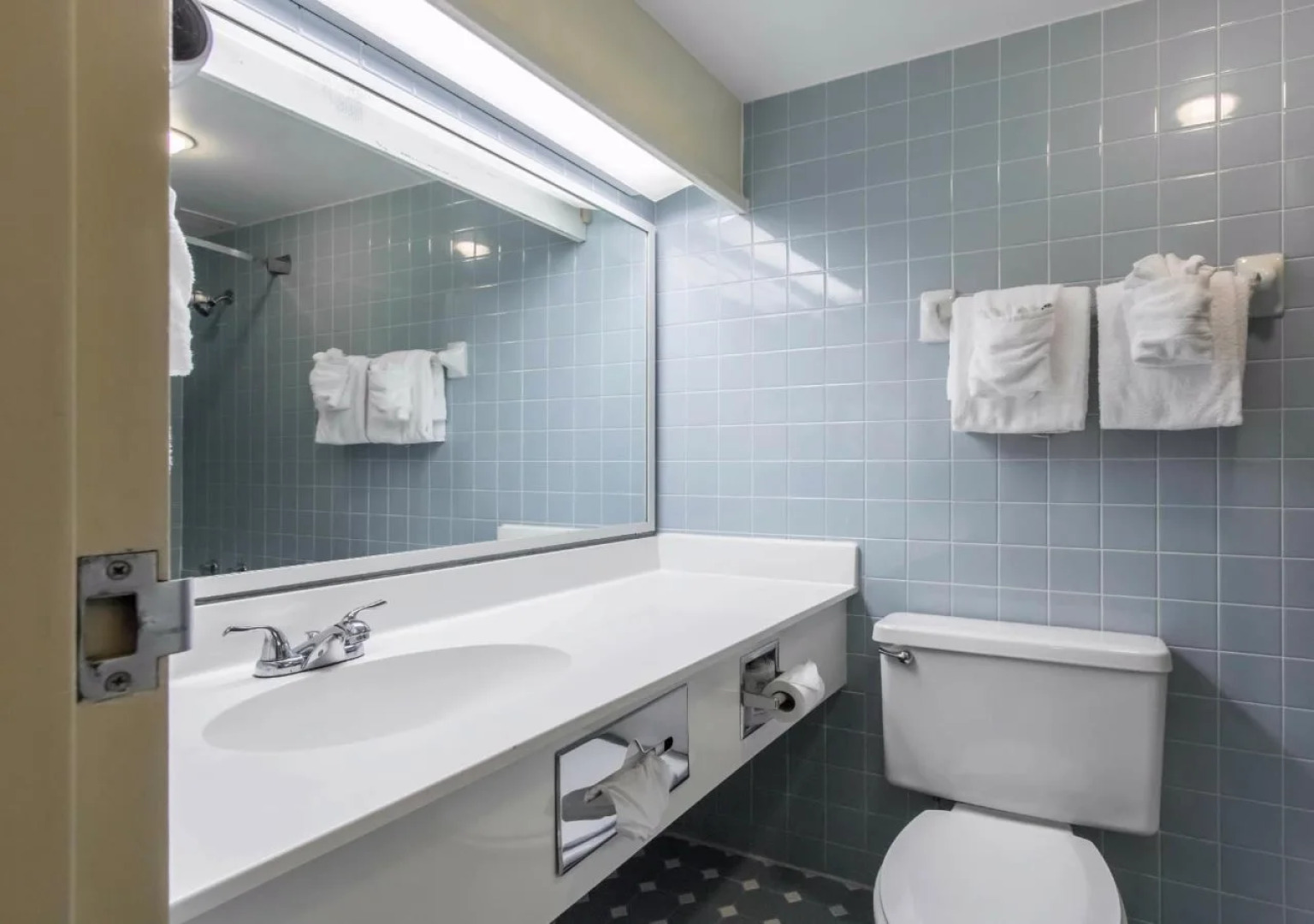 Econo Lodge Inn & Suites Joplin