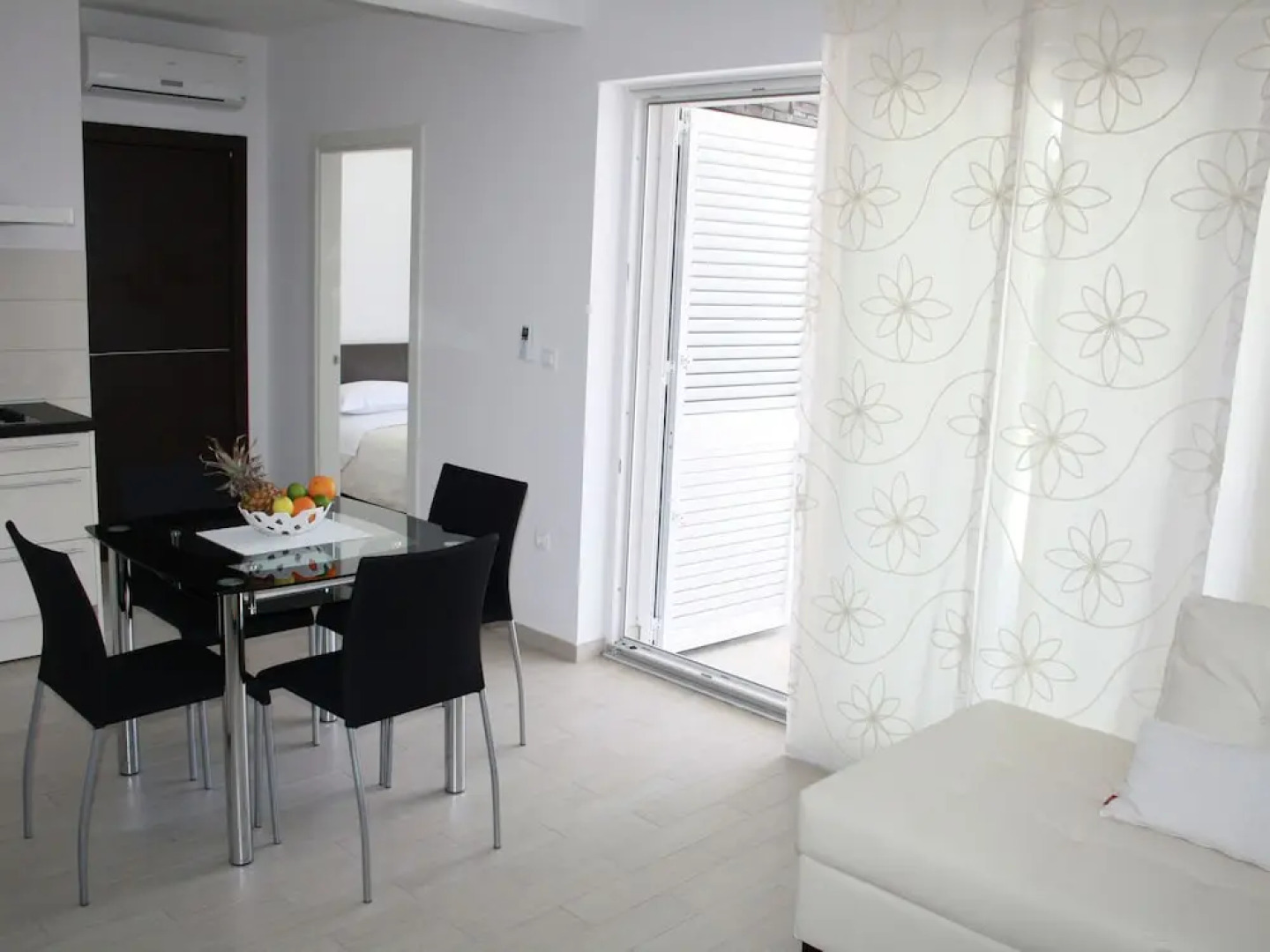 Chic Apartment in Primosten With Pool