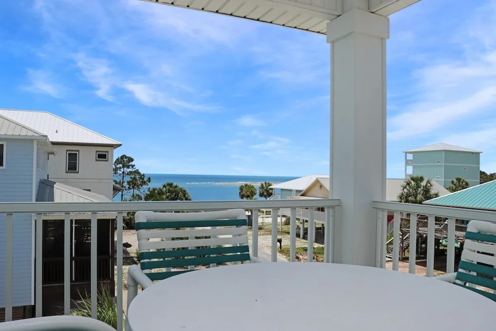 Yellow Bird Apartment