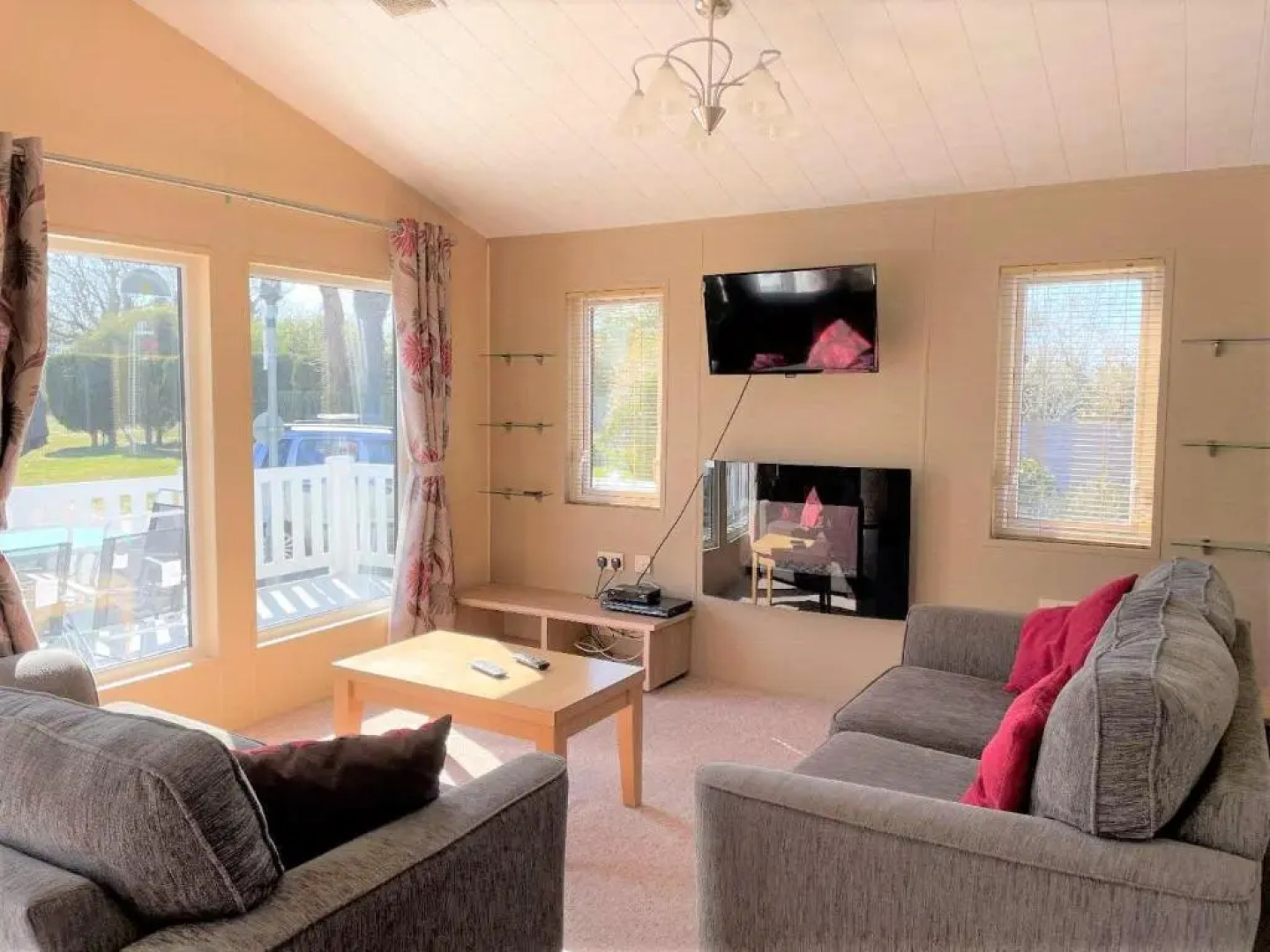 Pevensey Bay Holiday Park Corner Lodge With Own Garden 3 Bedrooms 2 Bathrooms Beach 5 Minutes Walk