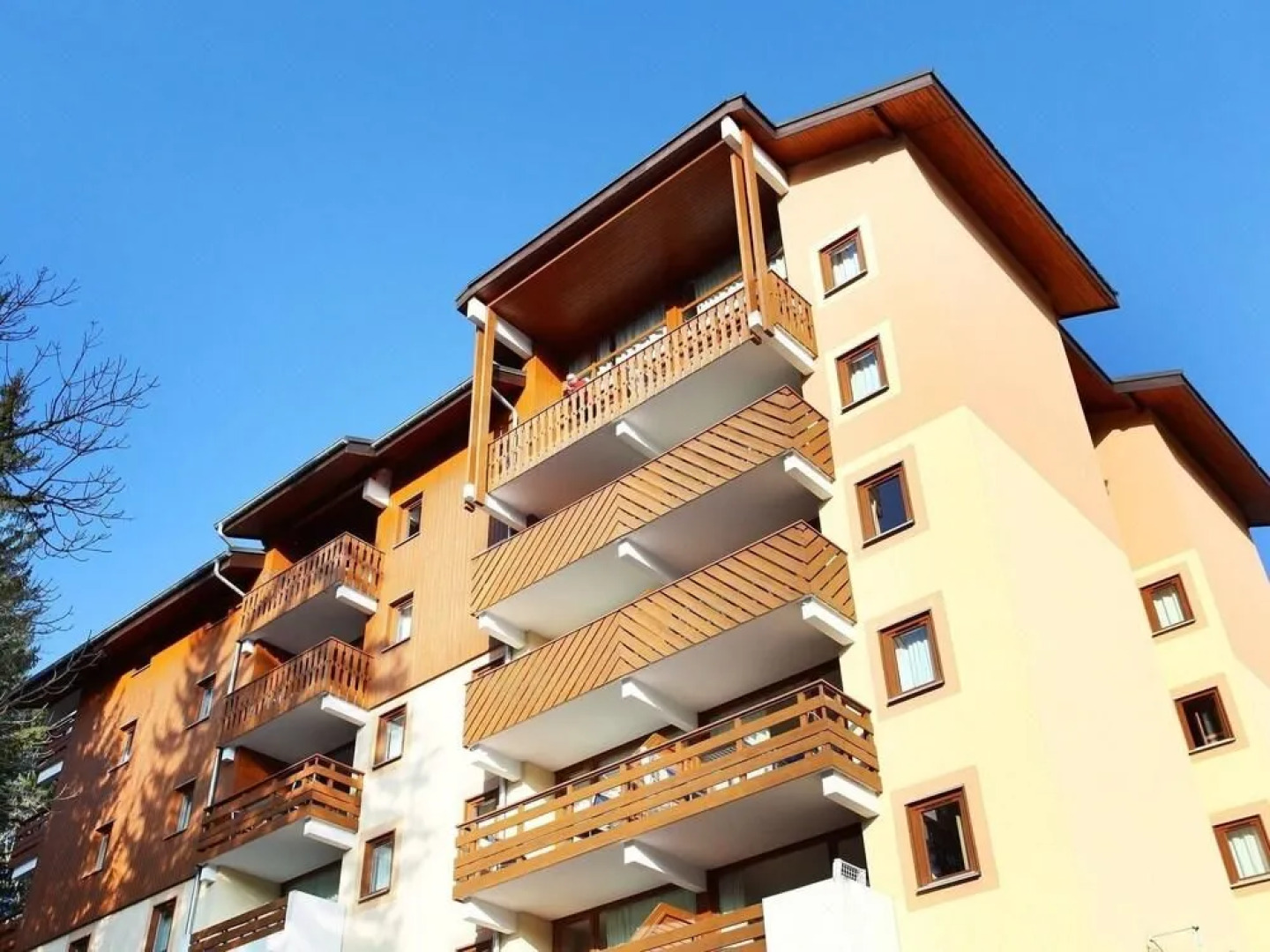 Rustic Studio in Wooded Area at 50 m. From the ski Lift