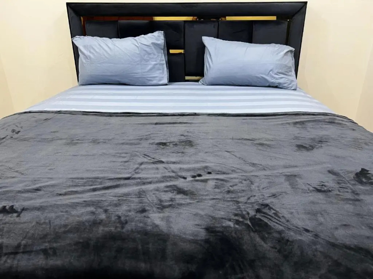 3 Bedroom House in main blue area f-6