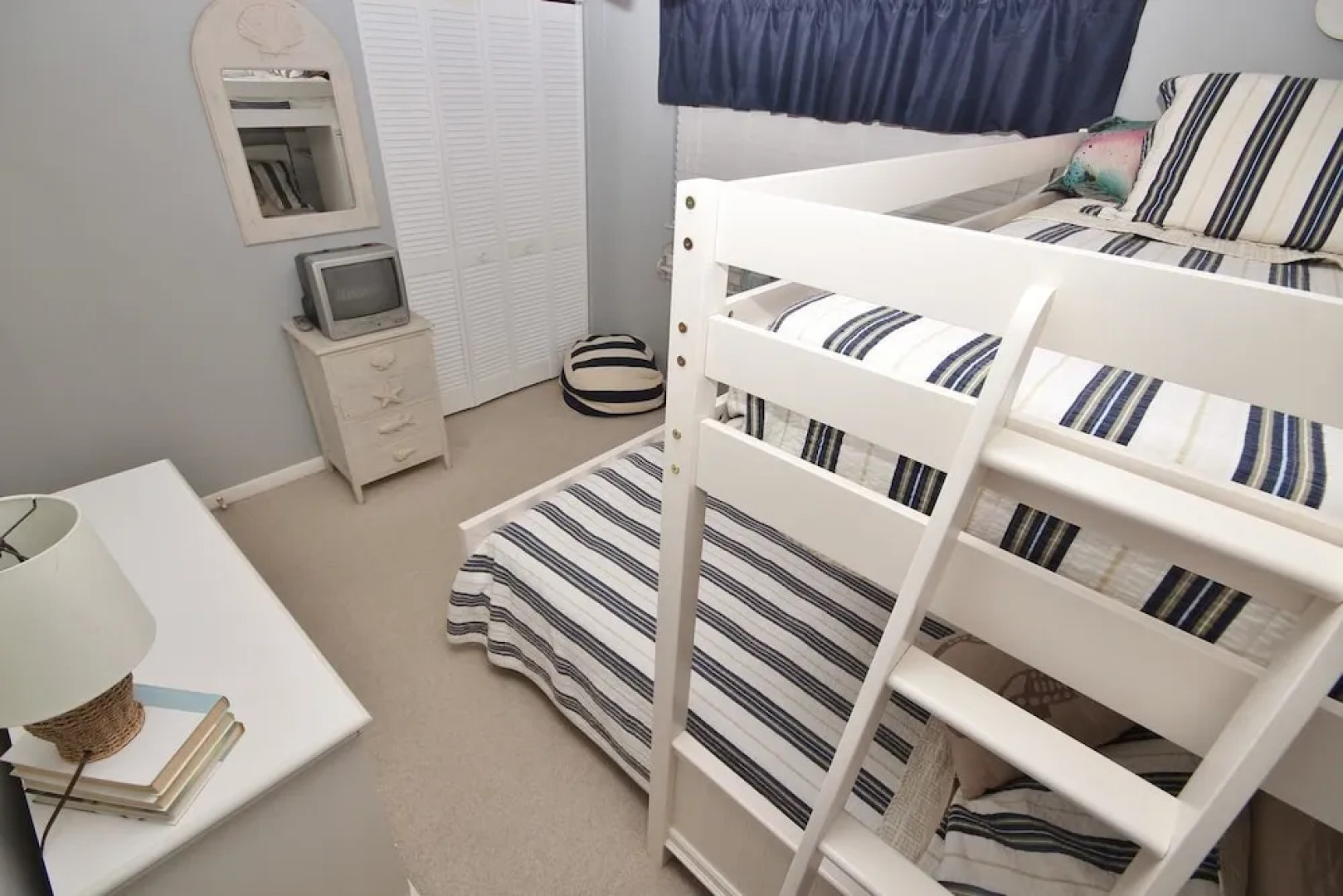 Sea Coast Gardens III 412