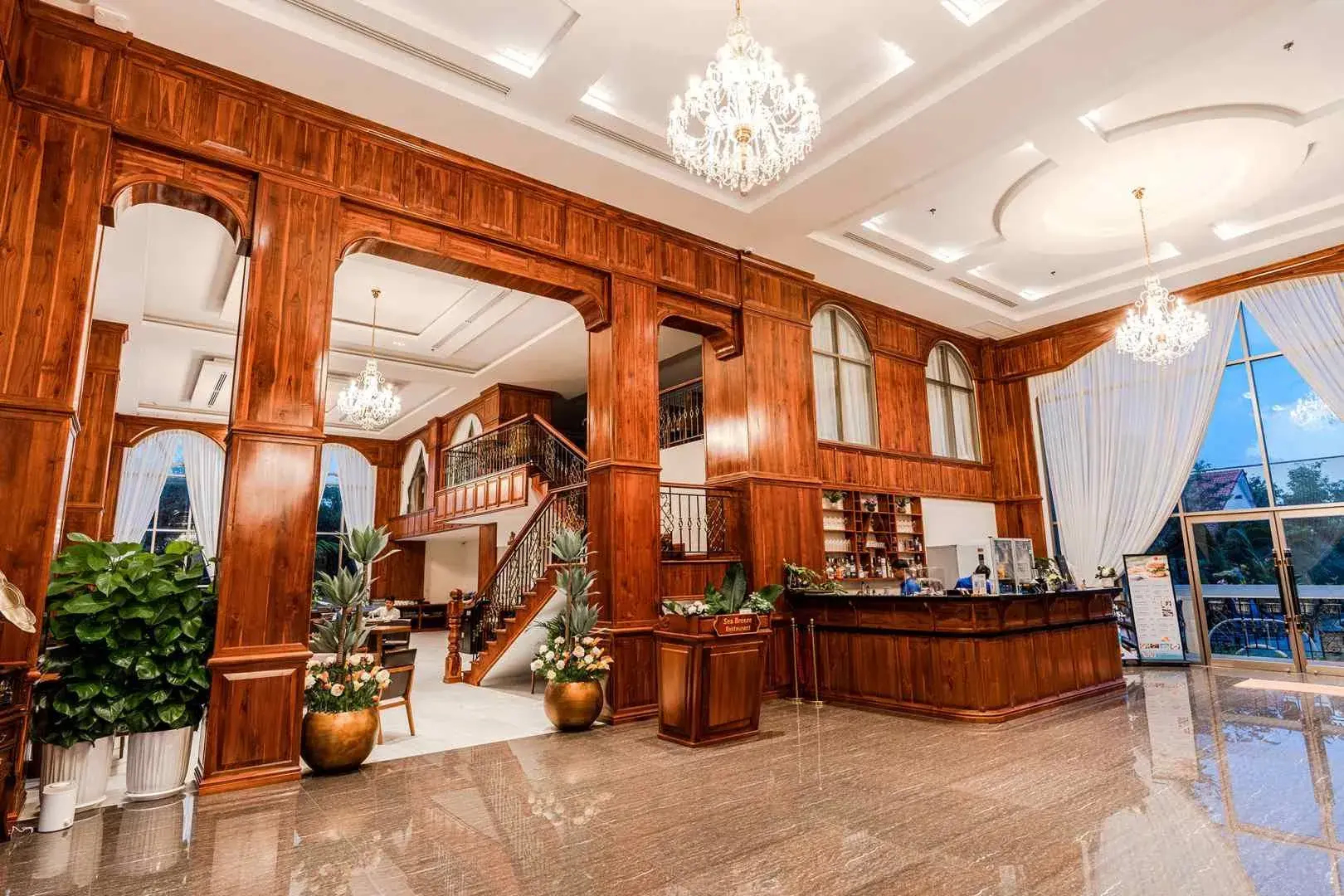 Sea Breeze Hotel & Villa