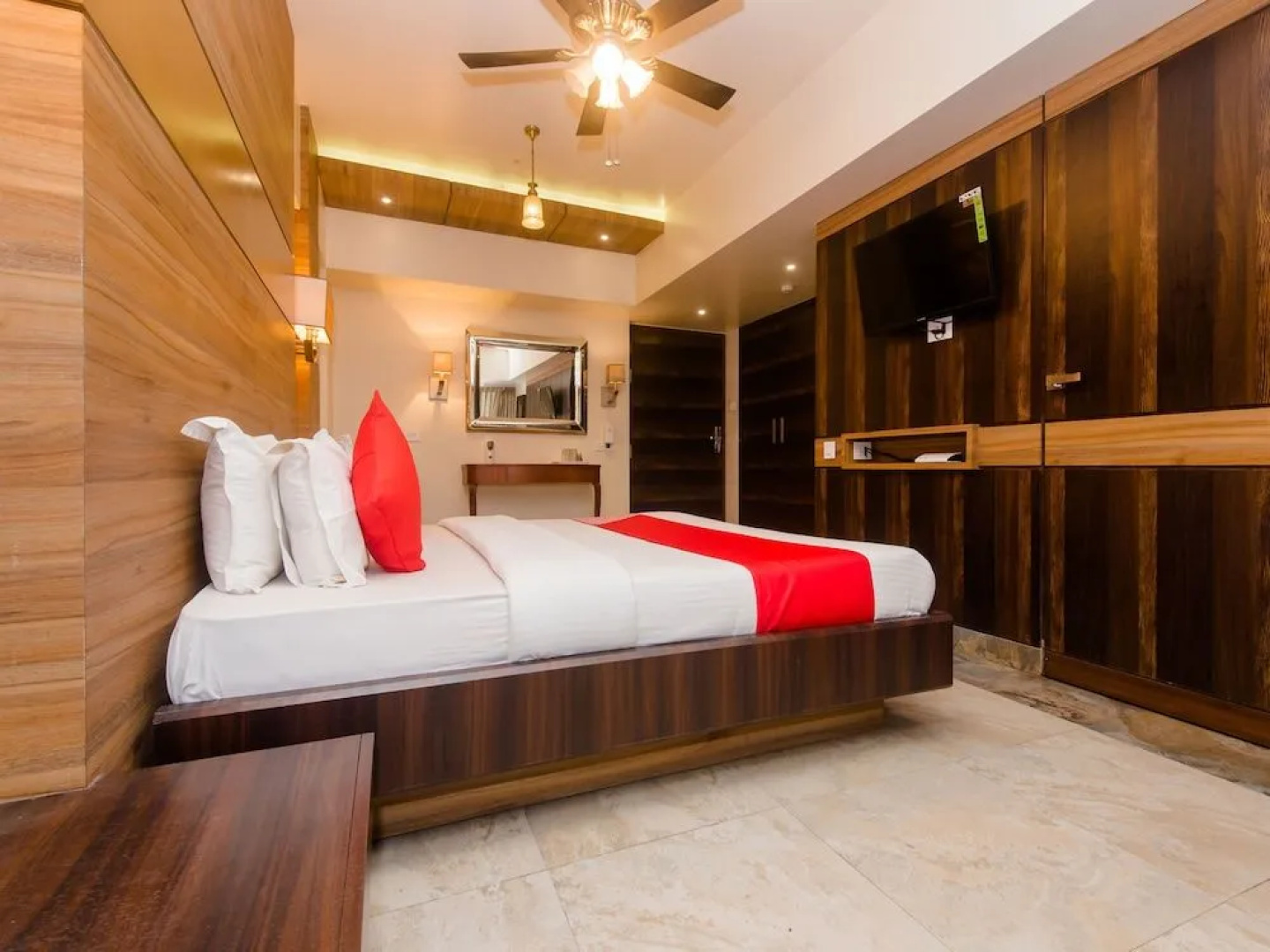 OYO 14699 Hotel Nakshatra Regency