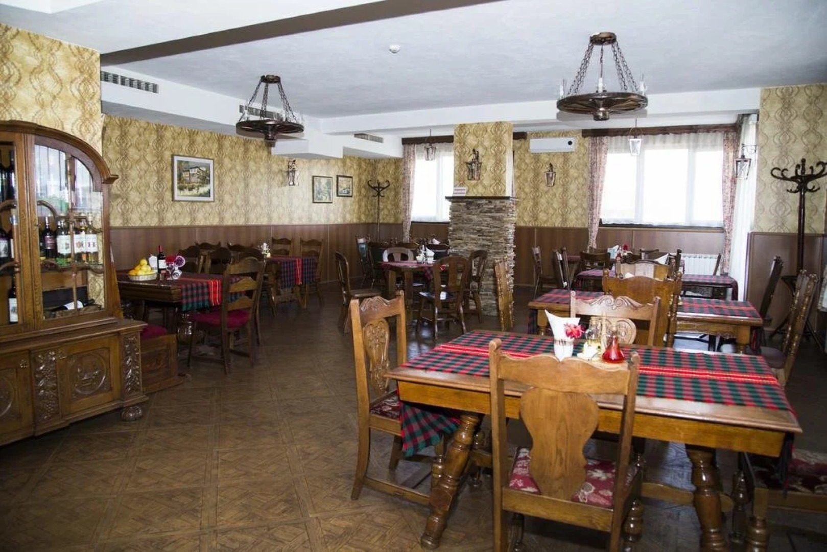 Family Hotel Emaly 2