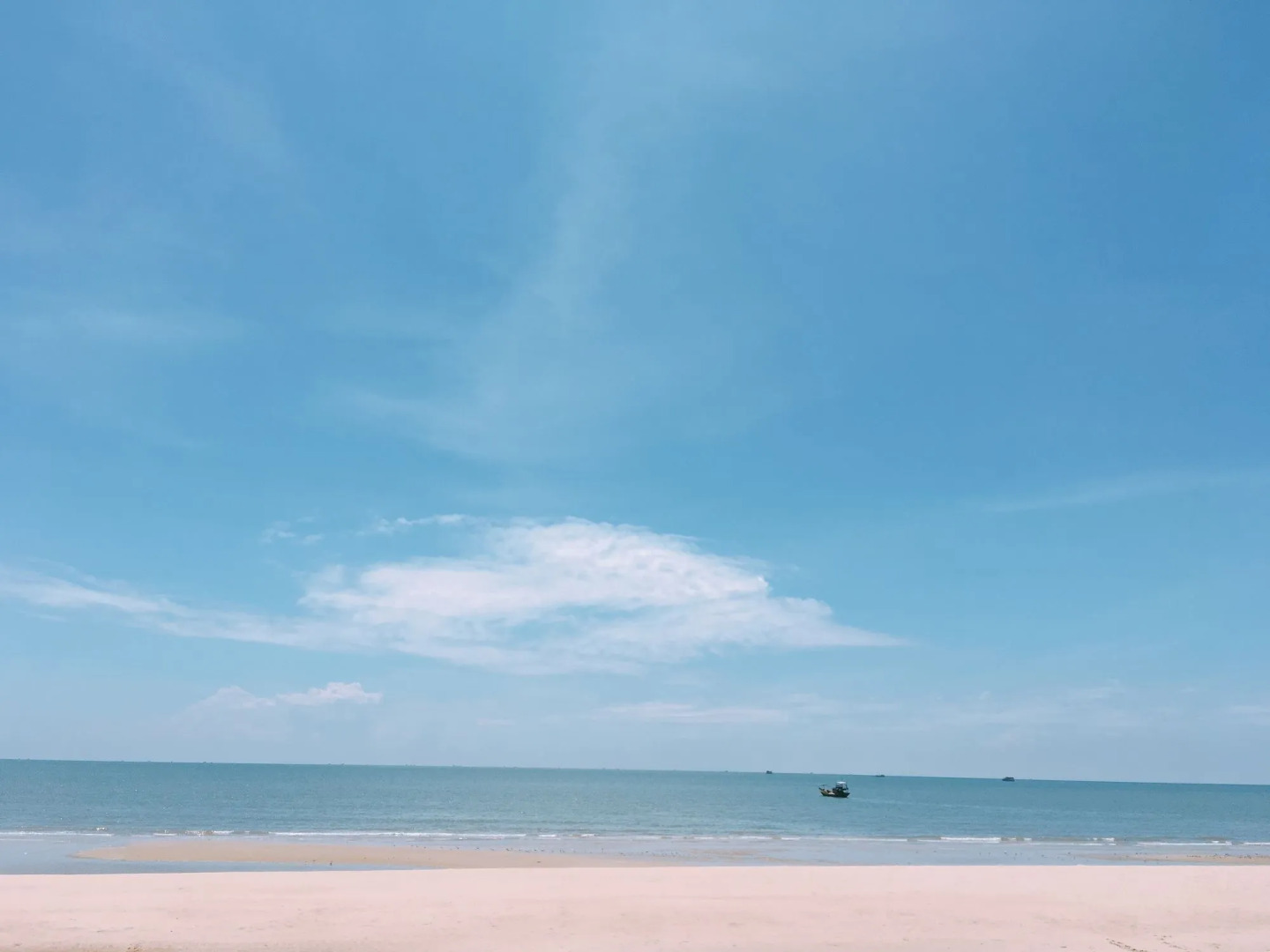 Carmelina Beach Resort