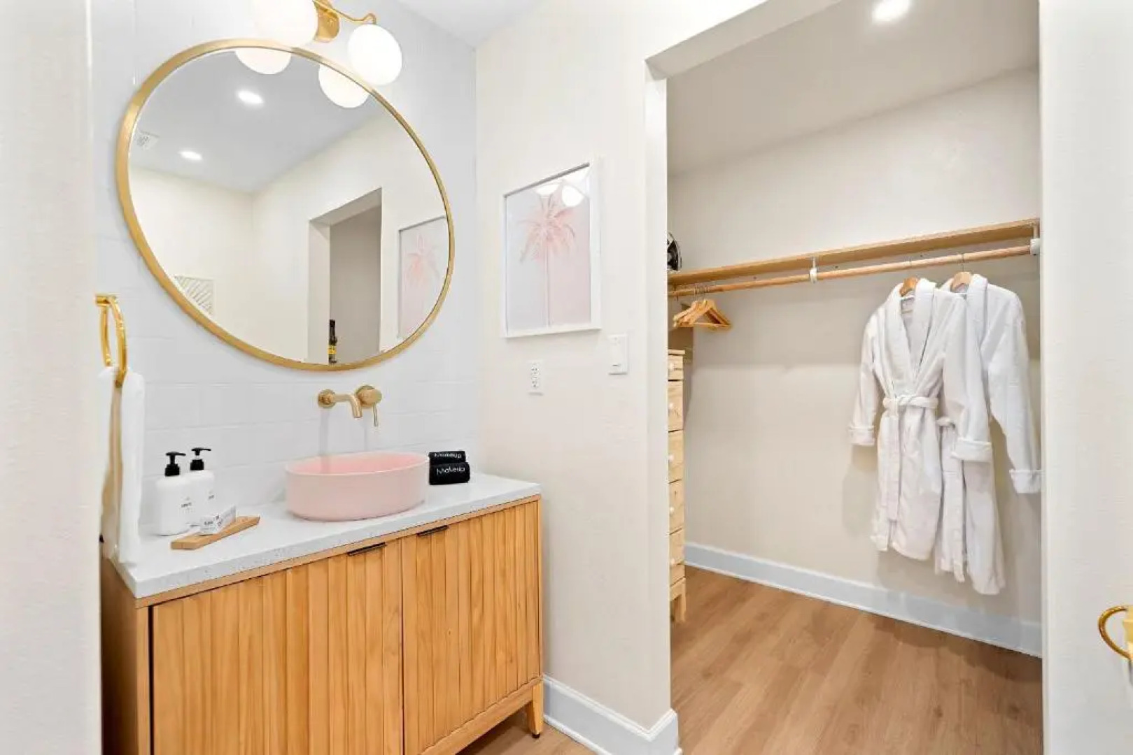 Luxury Villa 3 Blocks from the Beach with Hot Tub a Fire Pit and Outdoor Oasis