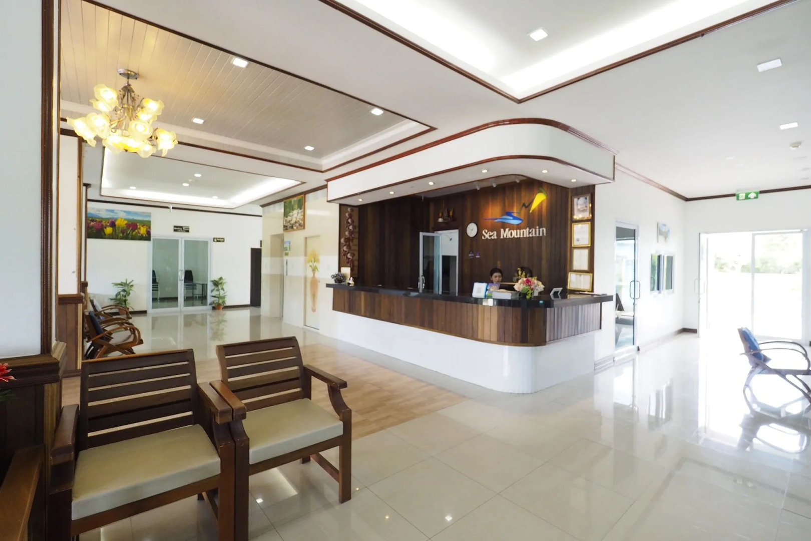 Sea Mountain Khanom Hotel