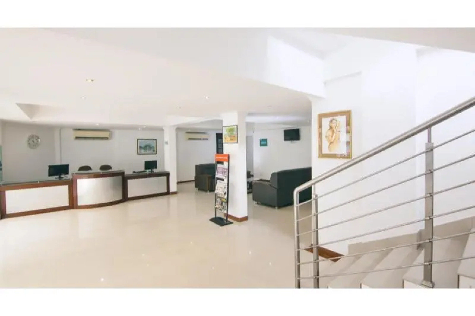 Capital O 15460 Centre Point