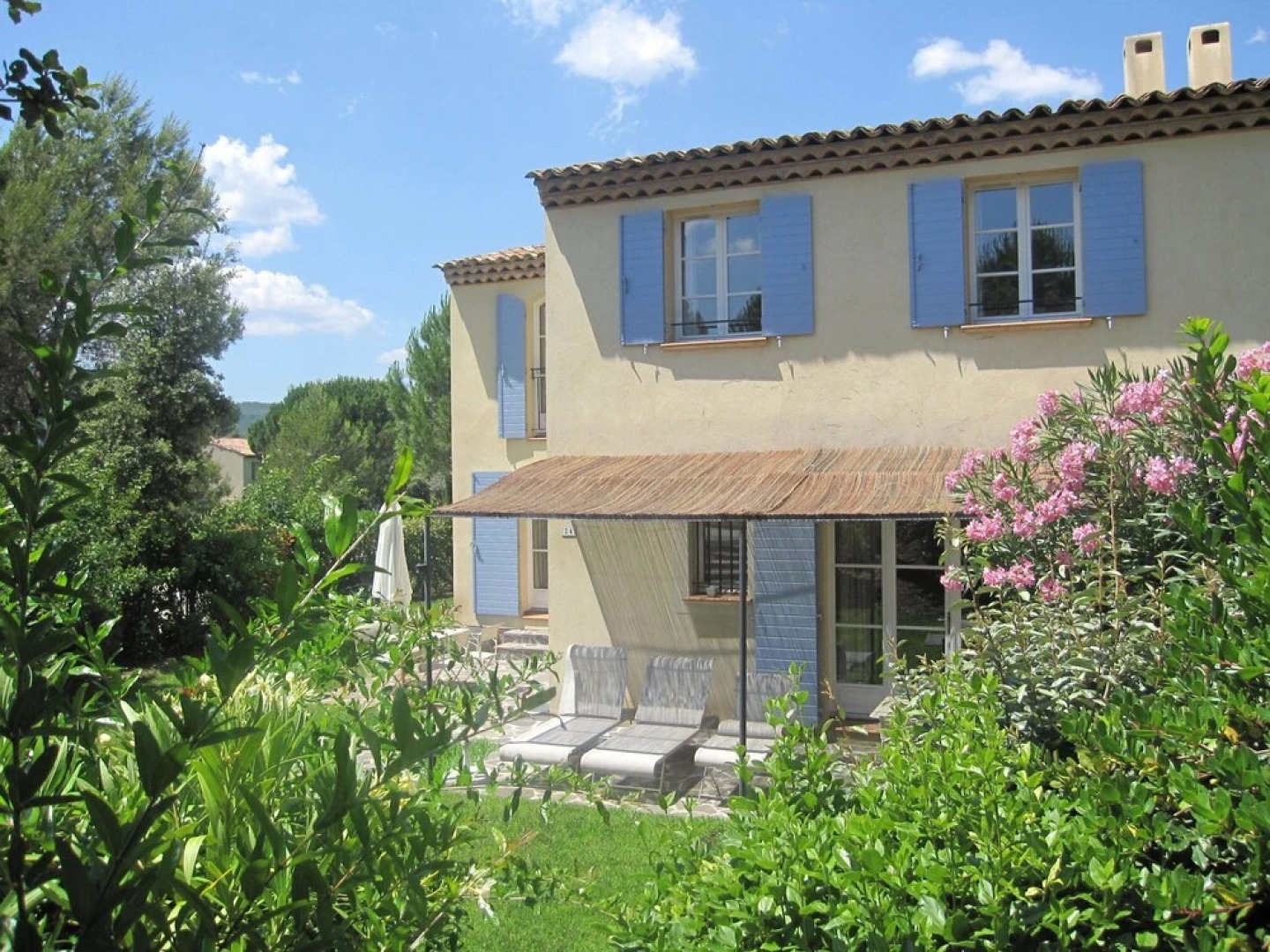 Provencal Holiday Home With Dishwasher not far From Fréjus