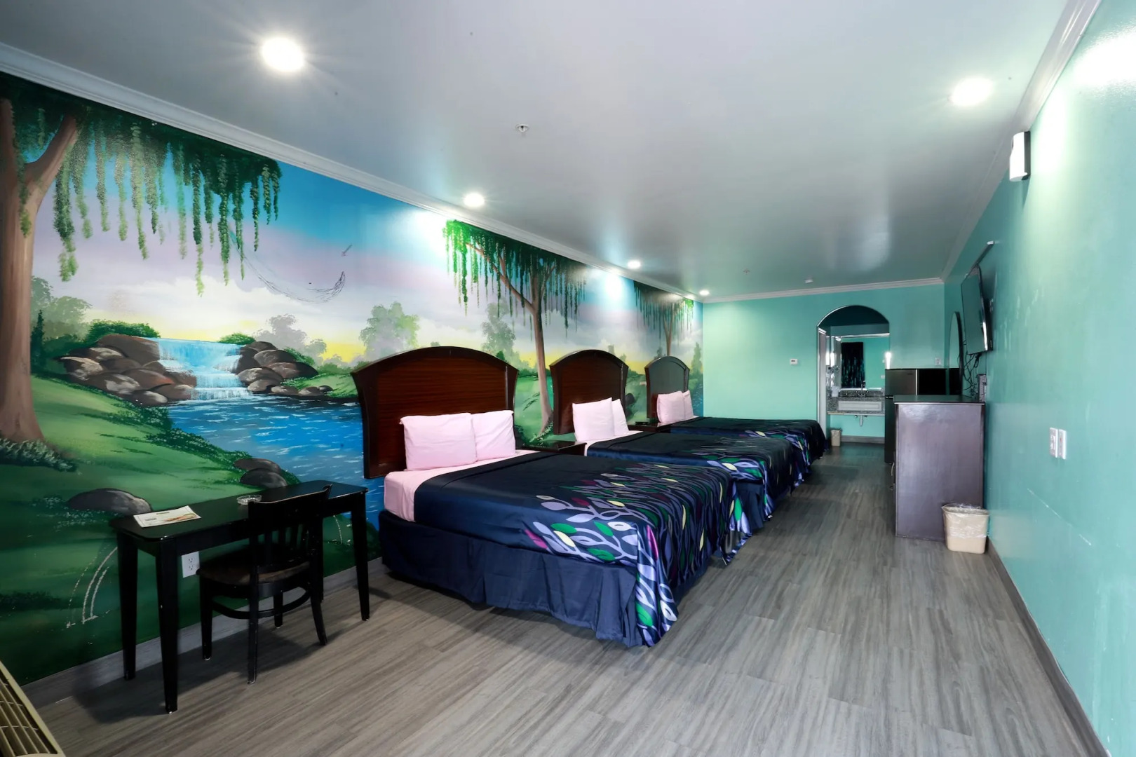 Scottish Inn & Suites