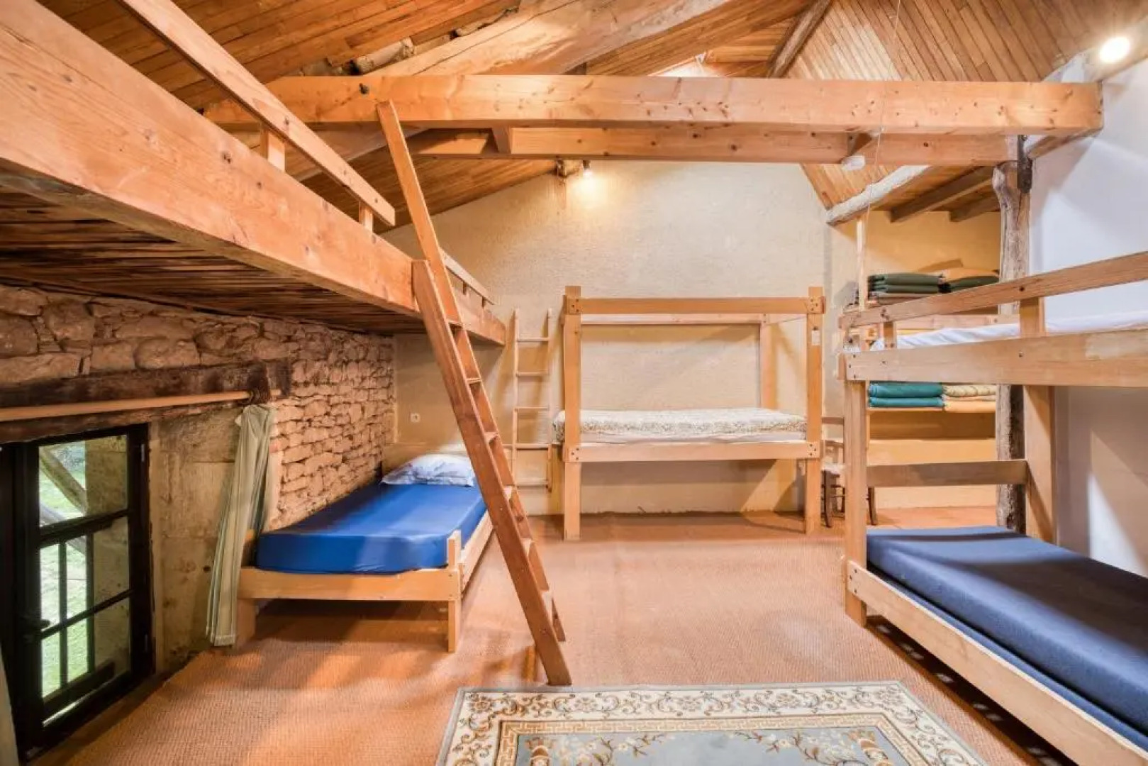 Maison de 4 chambres avec terrasse amenagee et wifi a Gavaudun