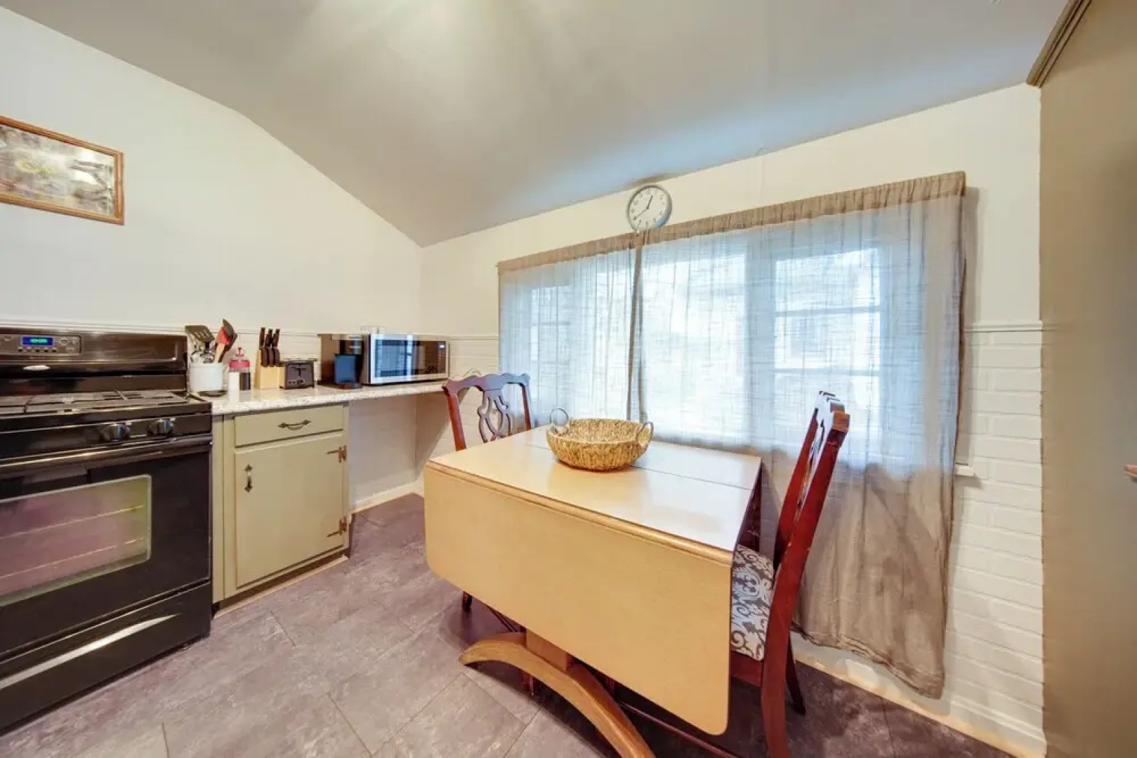 Central Meadville Apartment - Walk to Downtown!