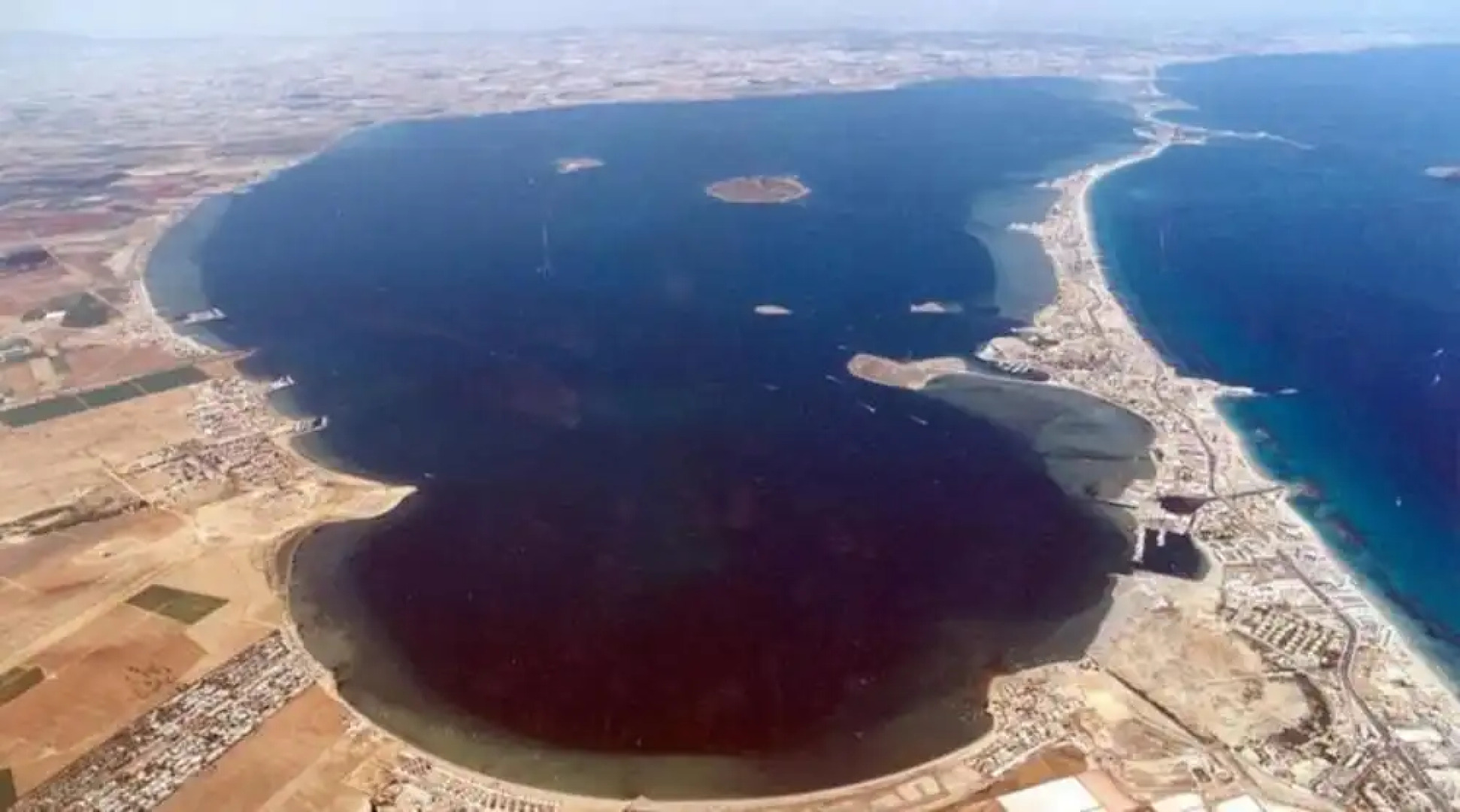 Three Double Bedroom Townhouse in Lovely Village