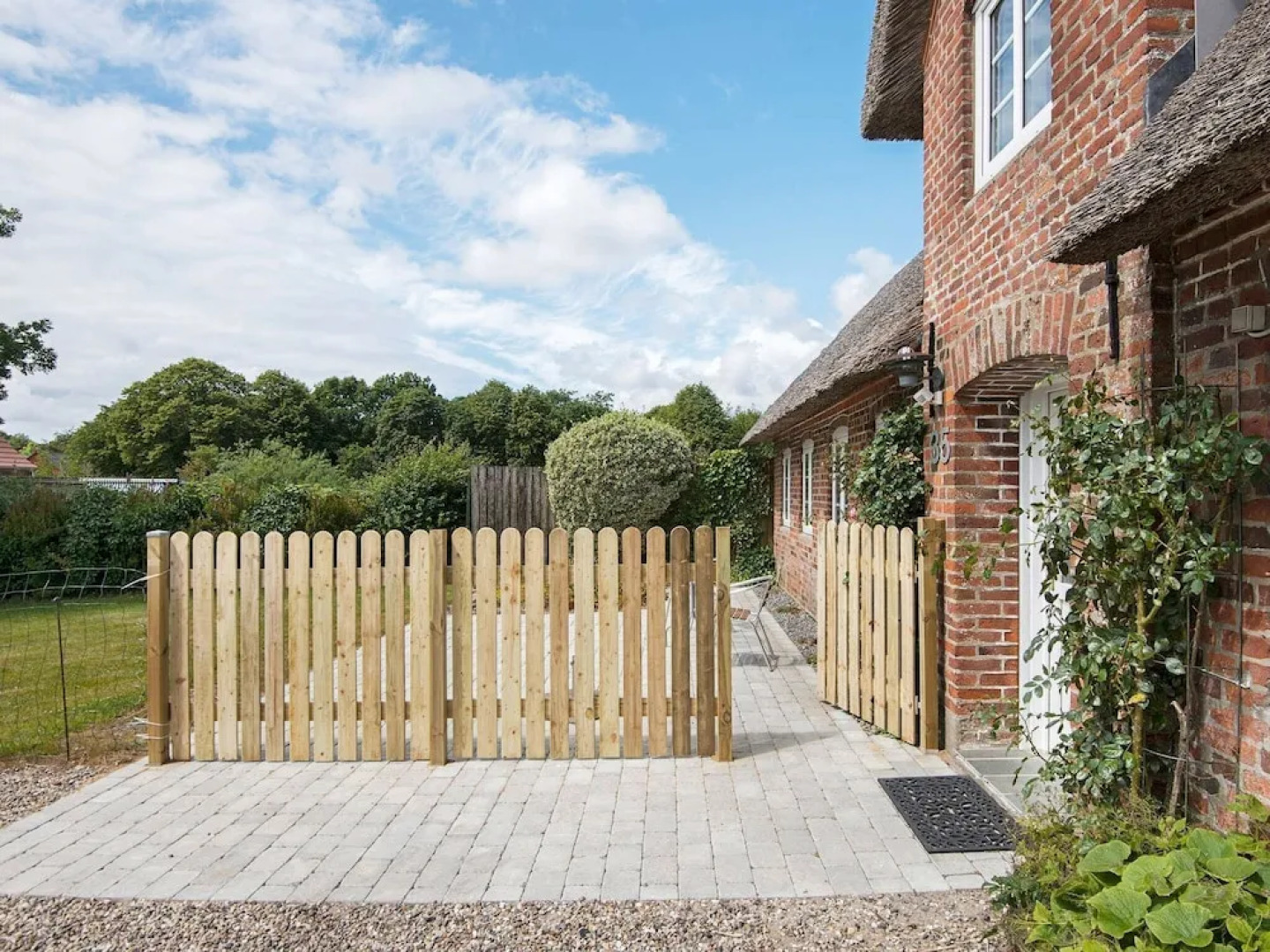 Tranquil Holiday Home in Højer with Sprawling Gardens
