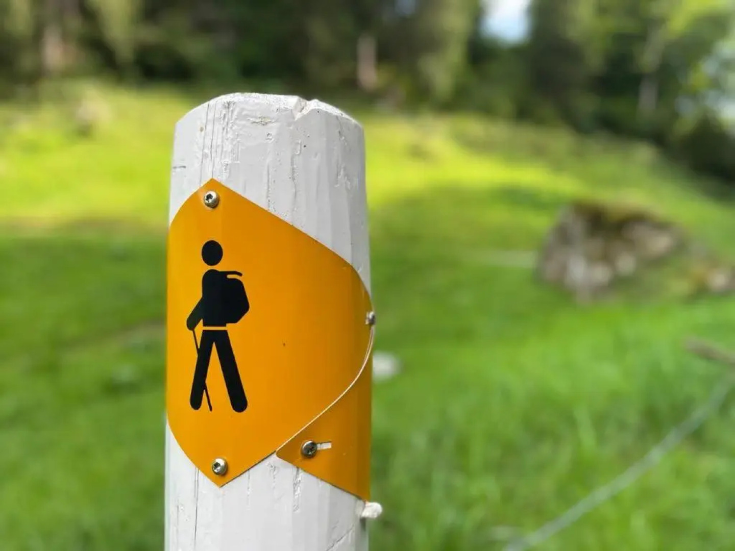 Romantic private superior Swiss Chalet with Hottub