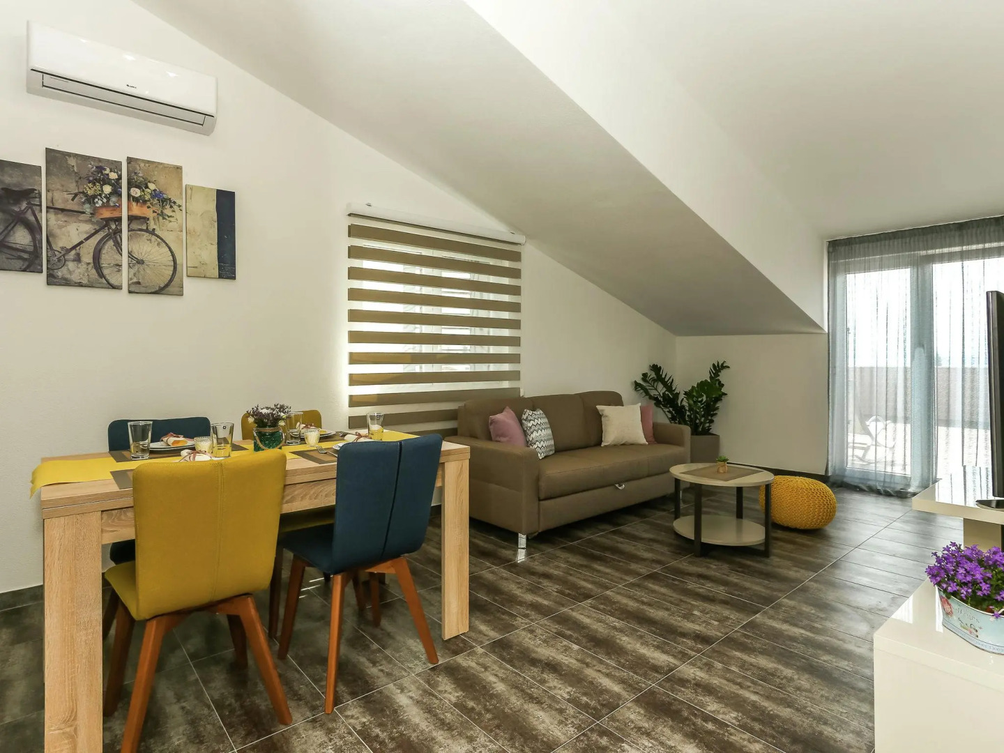 Modern Villa in Kaštel Novi with Swimming Pool