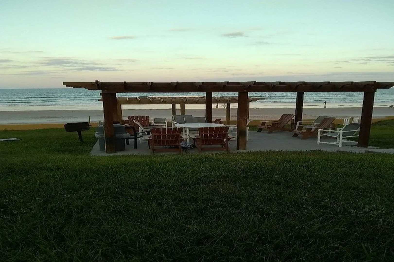 Driftwood Beach Motel