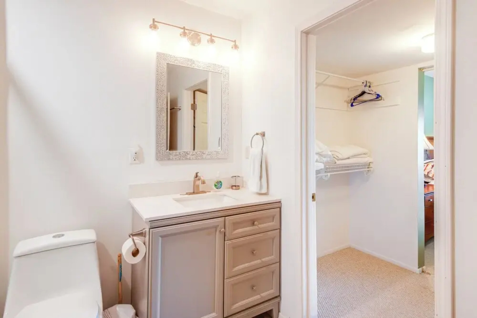 Quaint Welaka Getaway: Steps to St Johns River!