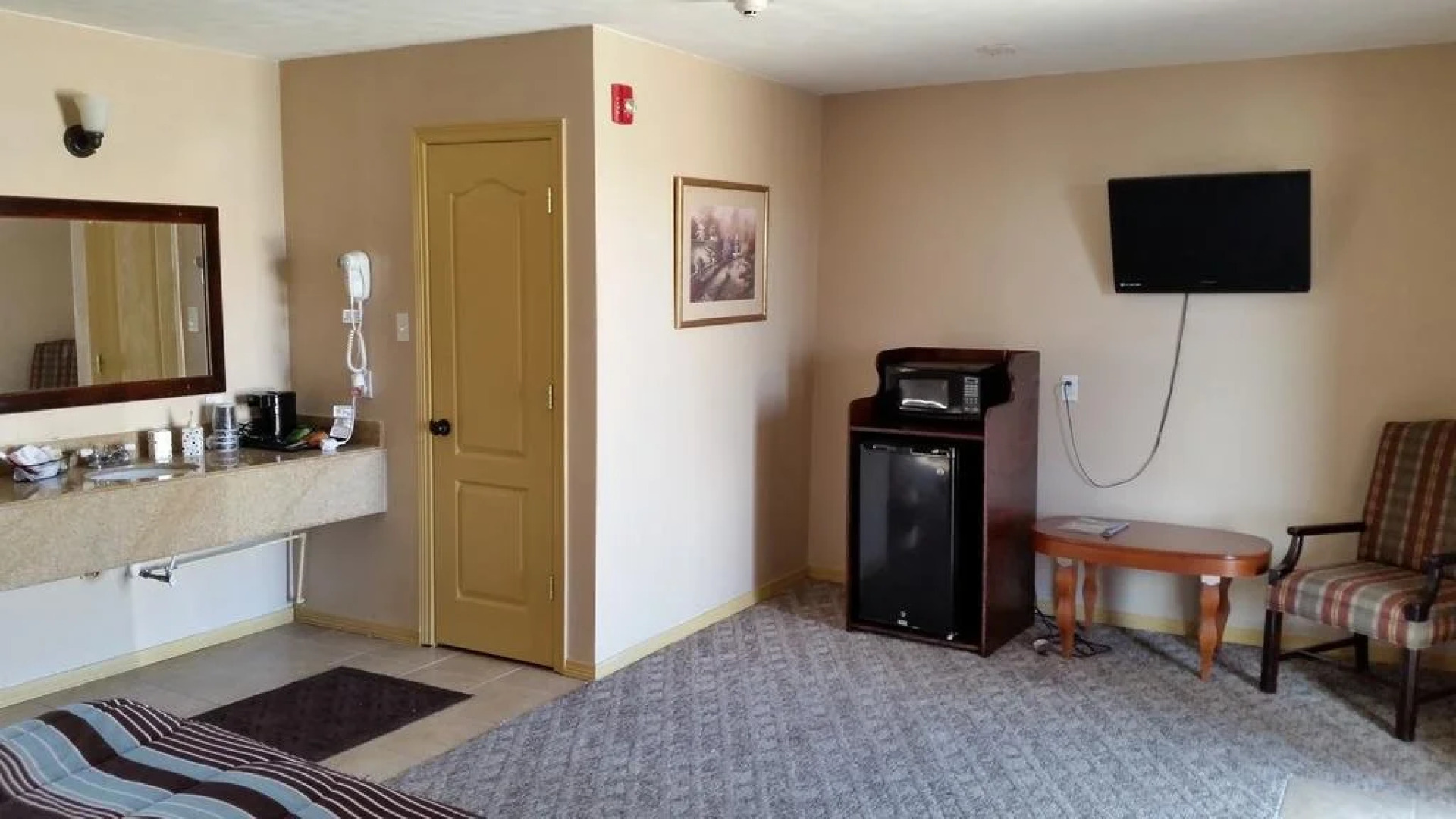 Lakeview Inn & Suites