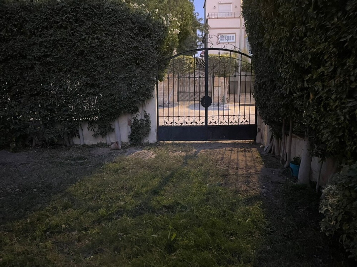 Beverly standalone villa with garden