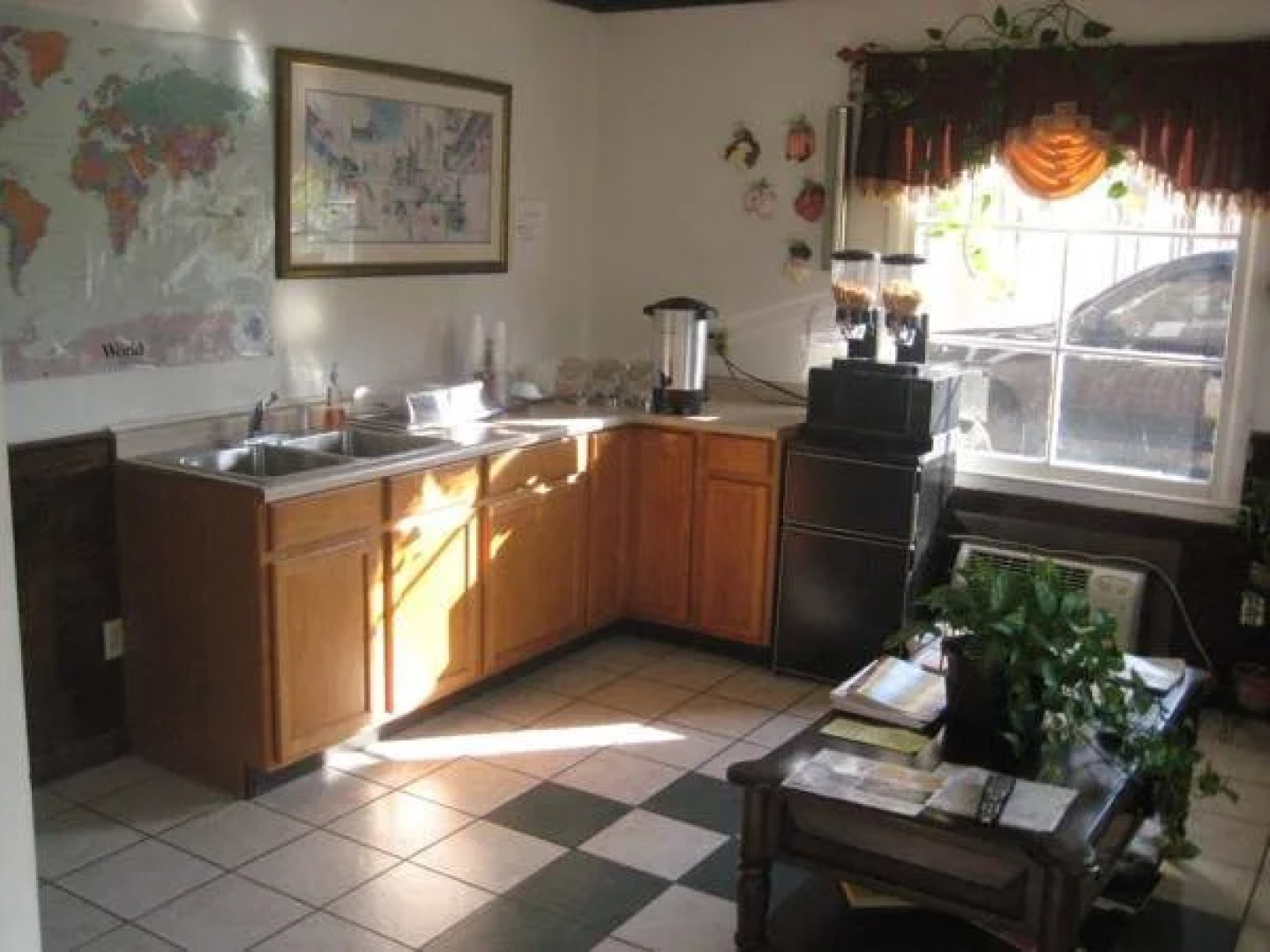 Scottish Inn & Suites